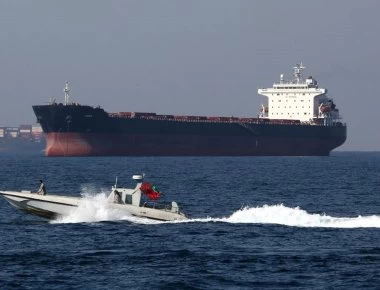 Περσικός: Το Ιράν απειλεί με κατάληψη βρετανικού τάνκερ